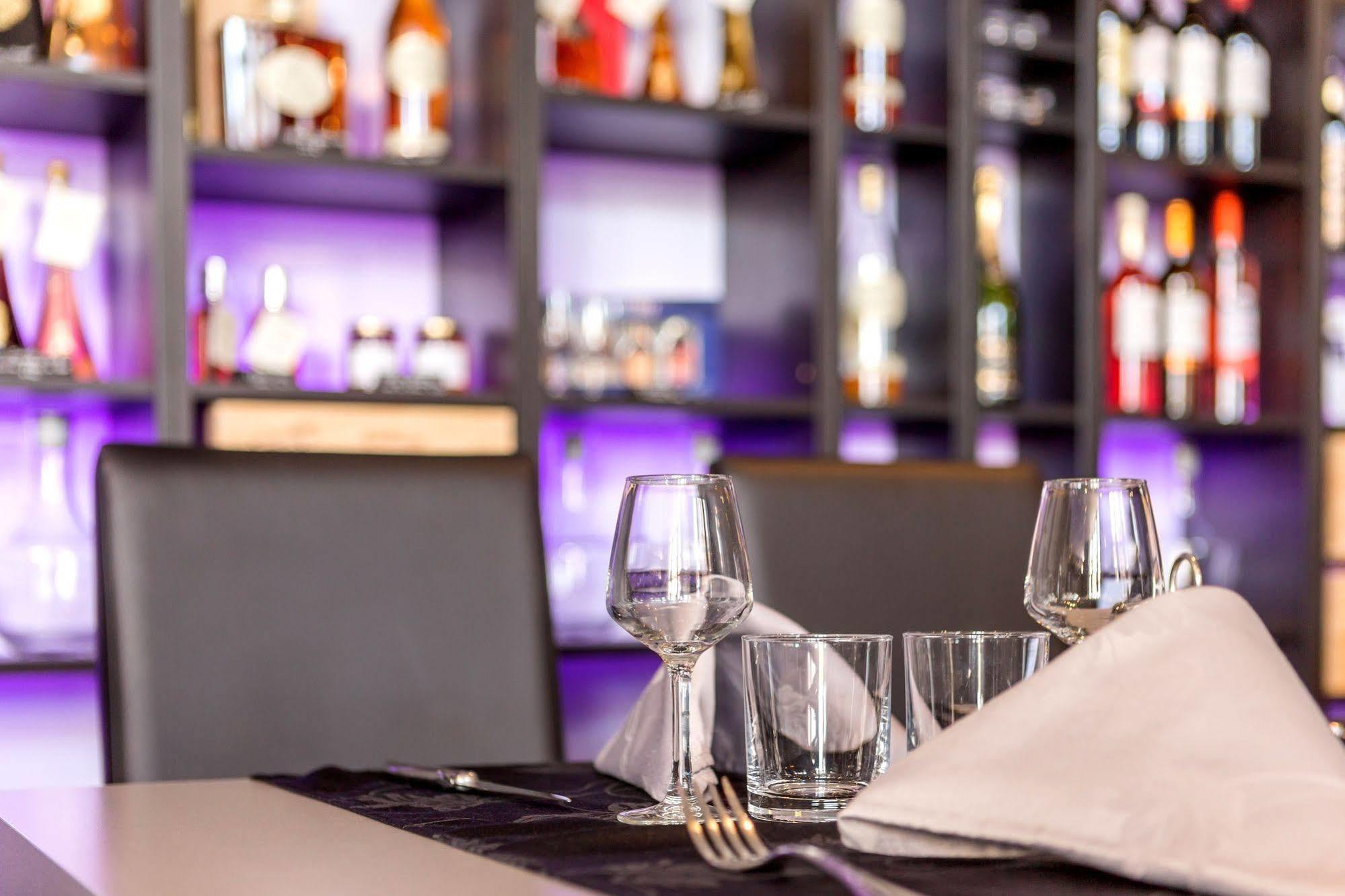 Hotel Restaurant De L'Ecu Jonzac Exteriér fotografie